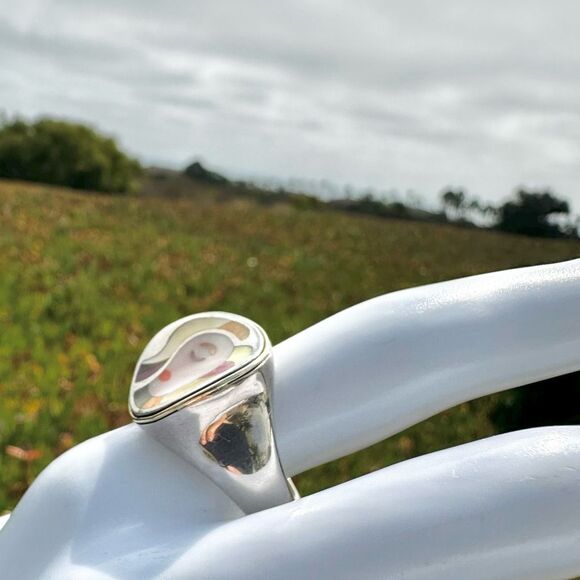 Eric Grossbardt 18K Gold & Sterling Silver Picasso Museum Inlay Ring - Picture 4 of 11